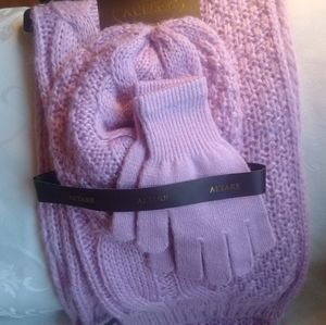 Altare Hat Gloves and Scarf Set